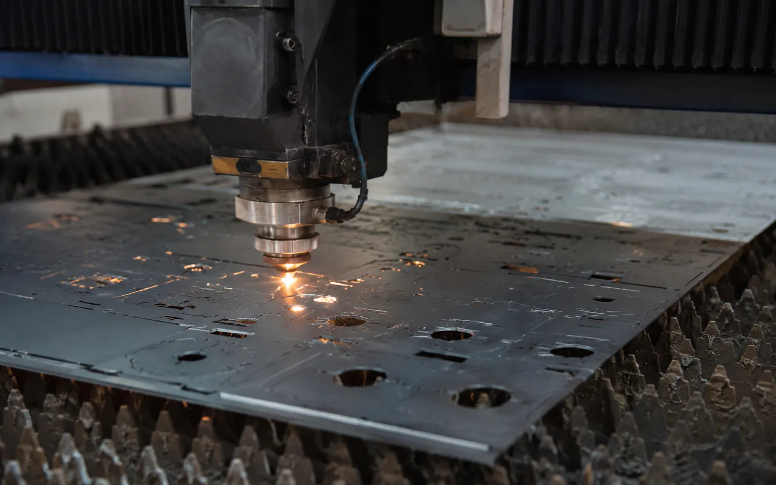 präziser laserschneidservice in vietnam